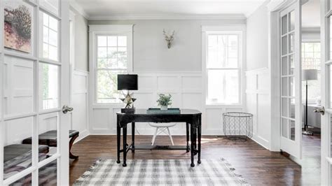 pros and cons of wainscoting